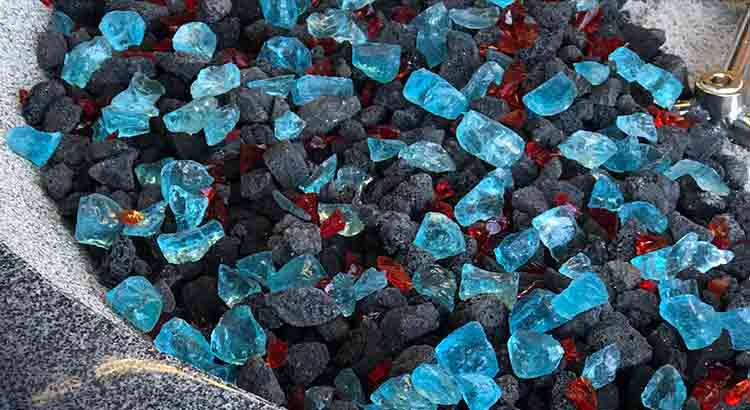 Lava Rock And Fire Glass In A Pit, How To Put Glass Rocks In Fire Pit